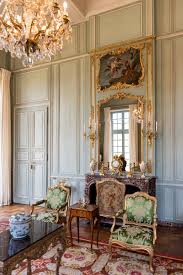 A Royal French Affair Wedluxe Magazine In 2020 Chateaux Interiors Classic Home Decor Classic House