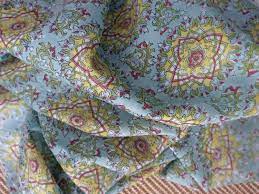 Stoffe mit floraler musterung als meterware zum gestalten. Indischer Chanderistoff Mit Grossen Rangolikreisen Auf Hellem Blaugrun Blockprint Stoff Indien Baumwoll Seidenstoff Stoff Meterware Floral In 2020 Block Print