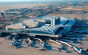 Reprezentanţii proiectului promit o capacitate anuală de 100 de milioane de pasageri şi un terminal de 700.000 de metri pătraţi. 10 Aeroporturi Majore Din Lume In Anul Unde Este Cel Mai Mare Aeroport Din Lume Cel Mai Mare Aeroport Din Lume