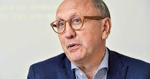 De slimste mens ter wereld. Johan Vande Lanotte Kijkt Niet Uit Naar Een Rustige Oude Dag Radio 2 De Grootste Familie