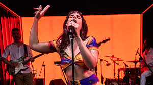 Que no vale más que un real. Nathy Peluso Con Mis Canciones Reivindico La Naturalidad De Cada Cuerpo La Belleza Es Algo Subjetivo