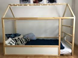 Diy Hausbett Mit Rausfallschutz Ikea Kura Hack Yumyums Hausbett Kinderbett Ikea Ikea Kura