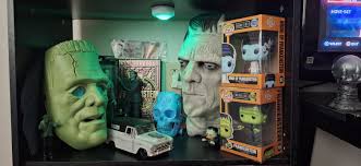 While there isn't an ounce of real ice to be found in this cave, I can't  get over how reminiscent these pictures are of the glacial caverns seen in  Universal's old Frankenstein/Wolf