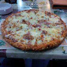 Comandă mâncare în baia mare indiferent că poftele tale se rezumă la a savura un burger de vită cu cartofi prăjiți, o pizza cu rucola și mozzarella sau o lipie savuroasă cu carne de pui și. Pizza H Pizzeria