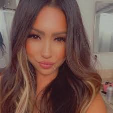 Melissa Buda's Instagram, Twitter & Facebook