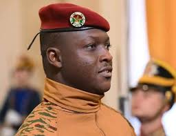 Mi wantem votem Wan gavman Blo free Education....