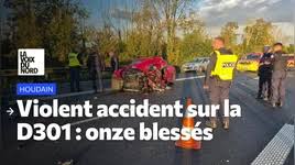 Three-vehicle crash in Houdain leaves 11 people injured