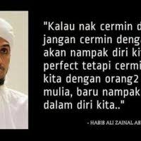 Sebab, menerima kelemahan diri akan semakin mudah dilakukan. Kata Bijak Tentang Cerminan Diri Cikimm Com