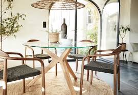 Complément idéal d'un canapé, la table basse ronde apportera de la douceur à votre décoration. Table Ronde D Alinea