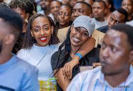 Amafoto 50 yaranze igitaramo cya Gen-Z Comedy; hicaye abazindutse gusa