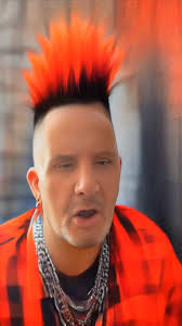 A little bit of Punk Rock tonight with my attempt to sing “I Fought The  Law” by The Clash 😎🎤🎶🎶🎶🎶