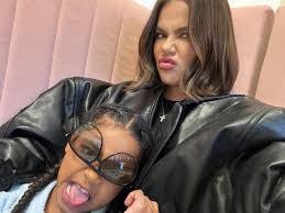 Mario Parraz's Instagram, Twitter & Facebook