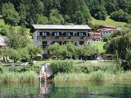 The guest house is 5 minutes away by car from the millstätter see. Pension Harring Direkt Am See Millstatt