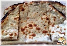 1 çorba kaşığı tereyağı, 1 bıçak ucu pul biber, 1 bıçak ucu karabiber, 1 demet (yarım) maydanoz, 2 çorba kaşığı domates sosu, 4 adet (orta) tatlı biber (yeşil), 1 adet (orta) kuru soğan, 0.5 kilogram dana kıyma, 1 bıçak ucu tuz (iyotlu), 1 küp (orta) yaş maya, 1 tatlı kaşığı (5g lık) şeker. Etli Ekmek Kastamonu Tarifi Lezzetler Com