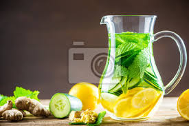 Die gurke schälen und in stücke schneiden. Detox Getrank Aus Ingwer Zitrone Gurke Minze Melisse Infundiertes Fototapete Fototapeten Close Up View Zitronenmelisse Antibiotikum Myloview De