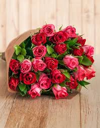Red Represents Love And Care From The Sender They Are Also Nice Present To Congratulate P Birthday Flowers For Her Order Flowers Online Online Flower Delivery