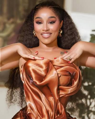 Onyii Alex Bio: Onyii Alex is a Nigerian actress who was born on February  27, 1987, in Lagos State. She made her debut in Nollywood around 2010. Onyii  Alex Movies: PERFECT FIT