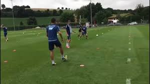Een Simpele Maar Leerzame Vorm Een Positiespel 2v1 Van Tsg 1899 Hoffenheim Daarin Verbeteren Spelers Onder Meer Vrijlope Coaching Voetbal Trainer