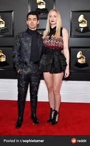 Sophie turner and joe jonas seem like their all about each other. Sophie Turner 5 9 And Joe Jonas 5 7 Are Looking Great Short