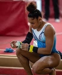 En plus de son titre européen au sol, mélanie de jesus dos santos a décroché la médaille d'argent par équipes à glasgow. Melanie De Jesus Dos Santos La Gymnaste Etoile