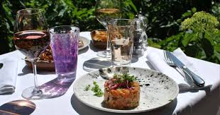 Located in fericy, chambres d'hôtes de la vallée javot provides elegant guest rooms with exposed wooden beams and a tree house. A Terrific Trattoria