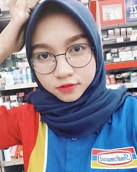 Mata mines menjadi pegawai indomaret. Pin Di Jilbab Cantik