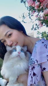 Have a terrific Tuesday from me & my fluffy buddy 🌸