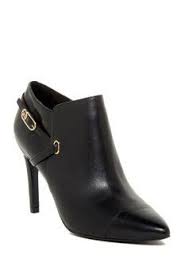 Flat boots range from richly detailed to classic, while heeled boots stand for femininity and sassiness. 440 Sandals And Other Shoes Ideas Shoes Me Too Shoes Shoe Boots