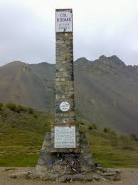 It is accessible in summer via the d902 road, connecting briançon on the north and the valley of the guil in queyras, which ends at guillestre in the south. Col D Izoard Per Fahrrad