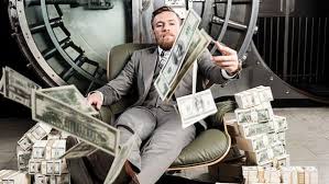 Floyd mayweather and logan paul set to clash in miami on sunday, daniel dubois returns to action this weekend, tommy fury linked to fight with deontay wilder's brother. Floyd Mayweather Bietet Conor Mcgregor An Die Grosse Der Handschuhe Fur Den Kampf Zu Andern