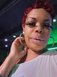 Hi everyone. I joined earlier this week but didn't provide a picture. I'm  70 years old, I have four grandchildren and my oldest granddaughter  recently told me that I'm going to be