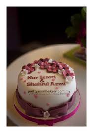 Kombinasi warna kek kahwin yang bakal serikan majlis resepsi. Kek Hantarann Kahwin Berbunga Simple Dan Cantik Prettysmallbakery