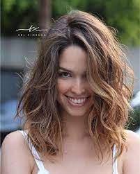 Medium Short Wavy Hair Popular Short Wavy Hairstyles 2019 Short Wavy Hair Wavy Bob Hairstyles Haircuts For Wavy Hair