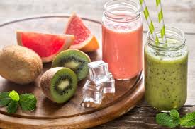 Whether you are in a rush and on the go, or you just want a tasty and nutrient dense, but low calorie smoothie, here are 10 smoothies, ideal for breakfast or a snack. 10 Low Calorie Green Smoothies Under 100 Calories