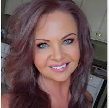 Confused and in shock." 💔 Influencer Melissa Mae Carlton announced the  heartbreaking death of her youngest daughter, Molly, saying she reunited  with her late "big sister Abi"