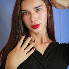 Vanessa Aslan's Instagram, Twitter & Facebook