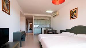 Hanno una camera da letto con due letti (90x1,90m), comodini con luce individuale, scrivania e comò e grande armadio incassato con cassaforte (opzionale). Apartamentos Paya Ii Es Pujols Updated 2021 Prices