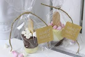 .gekauften last minute geschenkes.trinkschokolade am stiel ist ein tolles kleines geschenk und ihr könnt sie ganz einfach selber machen. Diy Trinkschokolade Am Stiel Ganz Einfach Selber Machen Diycarinchen Diy Blog