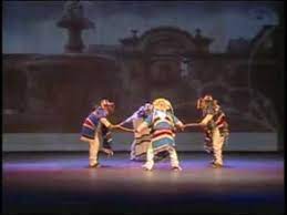 Traditional And Folkloric Dances Are Hugely Popular In Mexico And Can Be Seen In Towns And Cities Across The In 2021 Mexican Culture Art Mexican Dance Mexican Culture