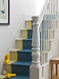 Treppe Streichen Blau Weiss Gelb Streifen Design Treppe Dekorieren Treppenmalerei Haus Innenarchitektur
