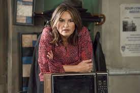 Detective saliyah sunny qadri goes in search of brooklyn district attorney page ferguson, who she fears episode viewers and ratings. Law Order Svu Season 22 Episode 12 Spoilers The Restaurant Crisis