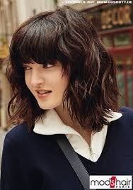 Gestufter bob mit pony weiche und kurvige linien zeichnen diesen bob aus. Frisuren Bilder Schulterlanger Bob Mit Vollem Pony Zu Gewellten Stufen Frisuren Haare