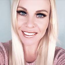 Kendra Lehnhof's Instagram, Twitter & Facebook