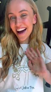 Leah Hodge's Instagram, Twitter & Facebook