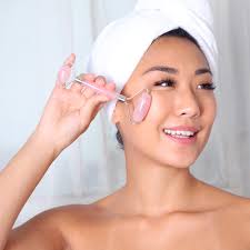 Daily Rose Quartz Facial Roller Daily Concepts Luxury Spa Goods