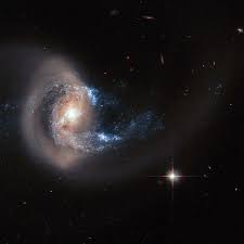 Hubble Spies A Loopy Galaxy This Nasa Hubble Space Telescope Photo Of Ngc 7714 Presents An Especially Striking View Of Th Mit Bildern Galaxien Lichtjahr Weltraumteleskop