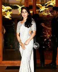 As You All Know Saif Ali Khan S Daughter Sara Ali Khan Is All Set To Make Her Debut In Bollywood First It Was Ked Short Sleeve Dresses Sara Ali Khan Fashion