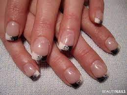 Schauen sie sich die interessanten vorschläge an. Schwarz Weiss Nageldesign