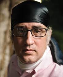 Nou toujou ap di moun ki gen koulè tout se vòlè men lè nou jwenn grenn Sak  pa chat la Poukisa nou pa janm pale de yo?.Nou bliye kouzen Martelly sa a