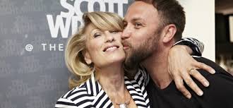 Tim Scott-Wright keeps his Friday ladies feeling fabulous despite lock down  -